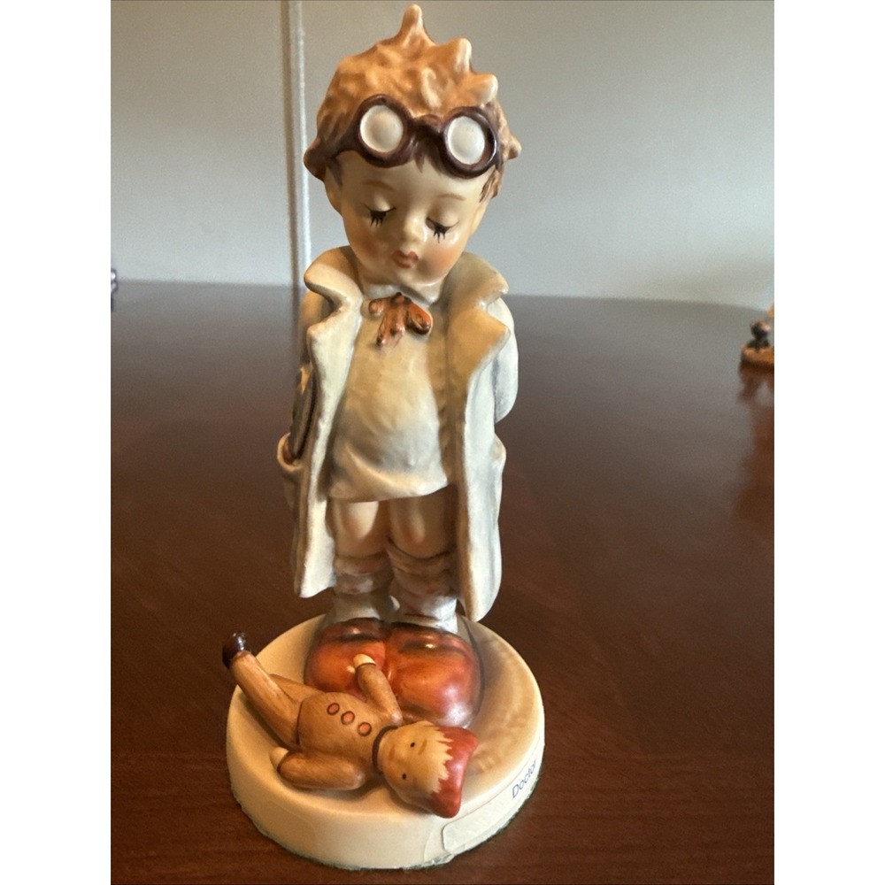 Hummel‎ The Doctor Figurine Goebel 127 Boy with goggles Vintage Dr.